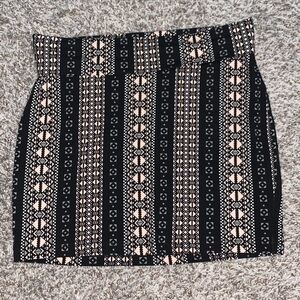 Charlotte Russe Black and Cream Patterned Skirt